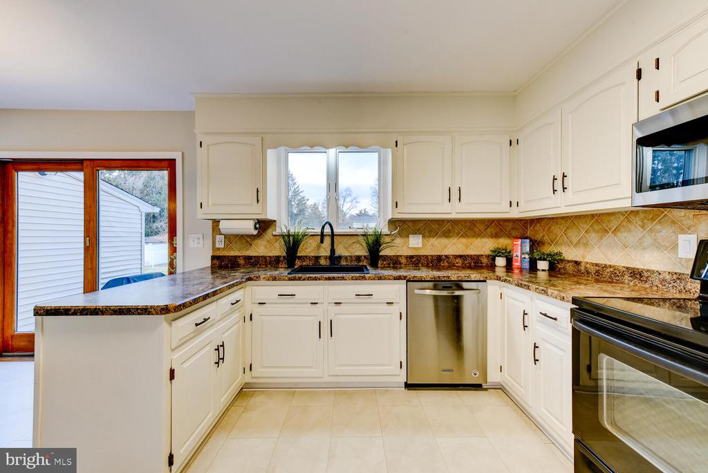 6 COVENTRY CIRCLE