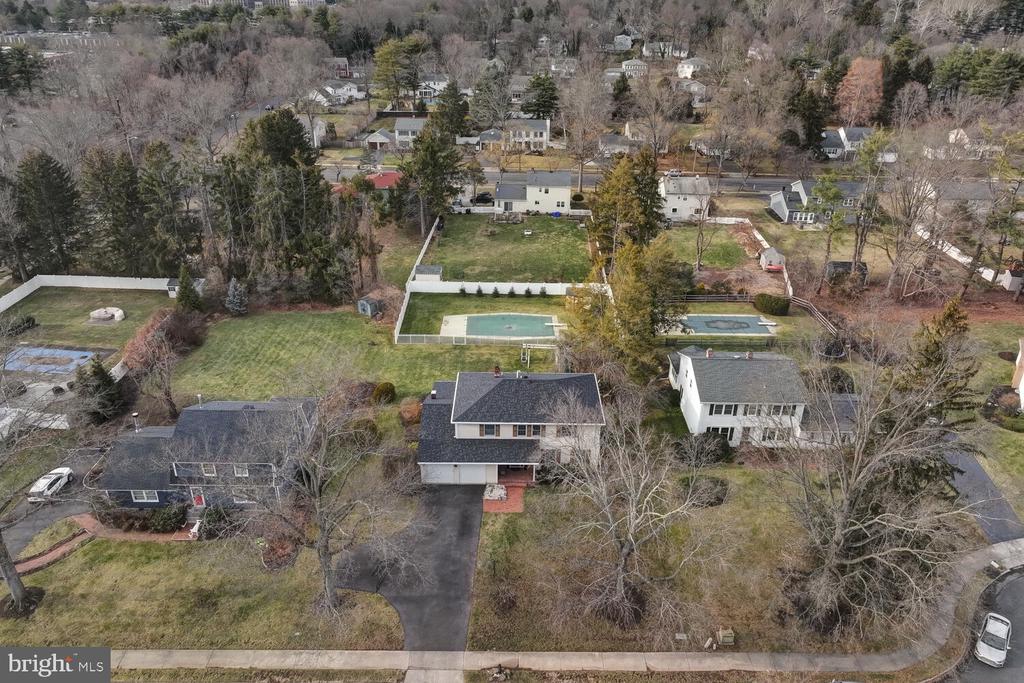 6 COVENTRY CIRCLE