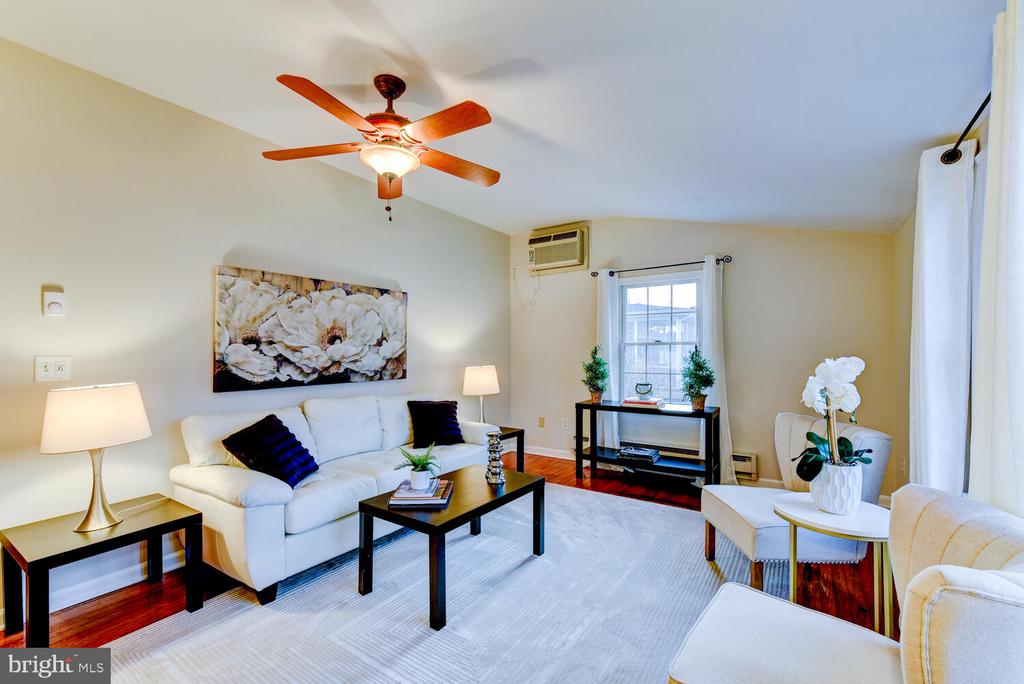 6 COVENTRY CIRCLE