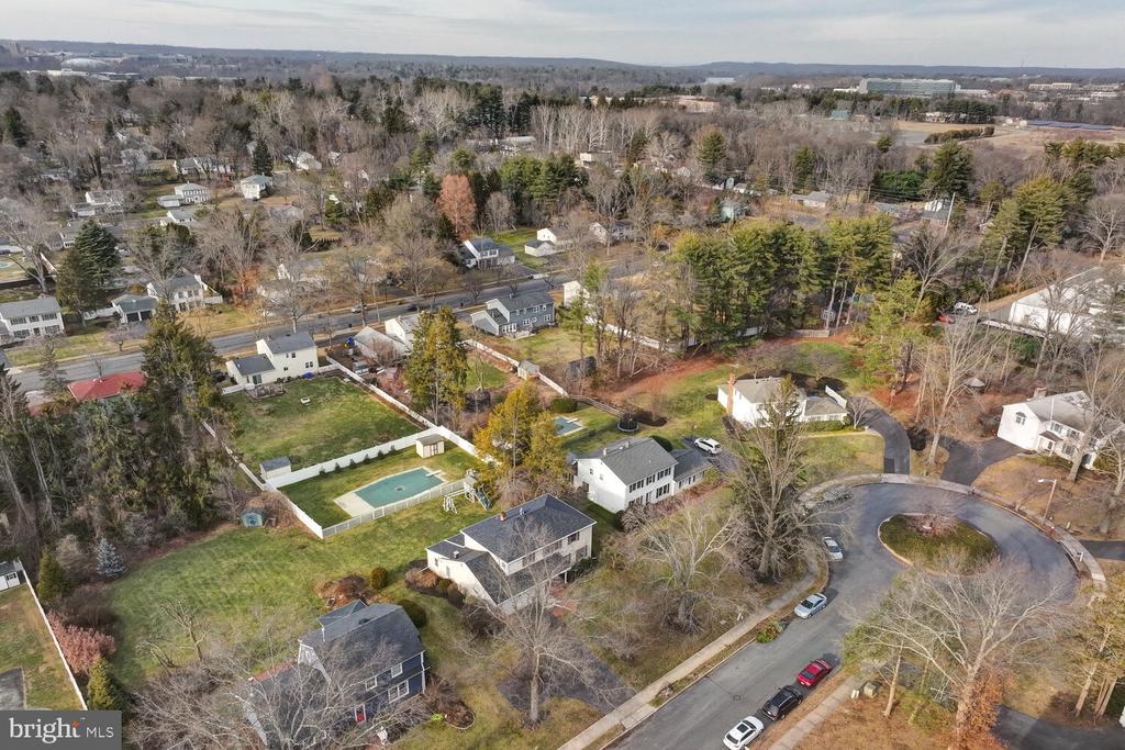 6 COVENTRY CIRCLE