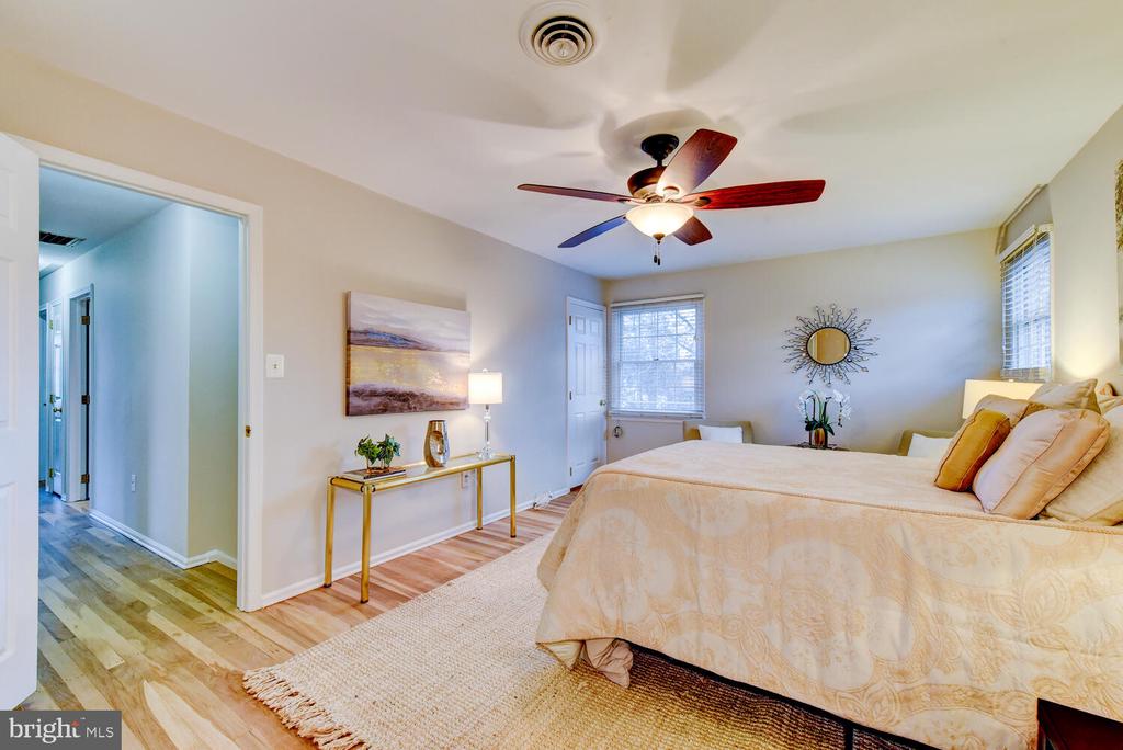 6 COVENTRY CIRCLE
