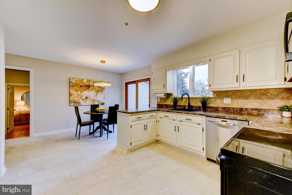 6 COVENTRY CIRCLE