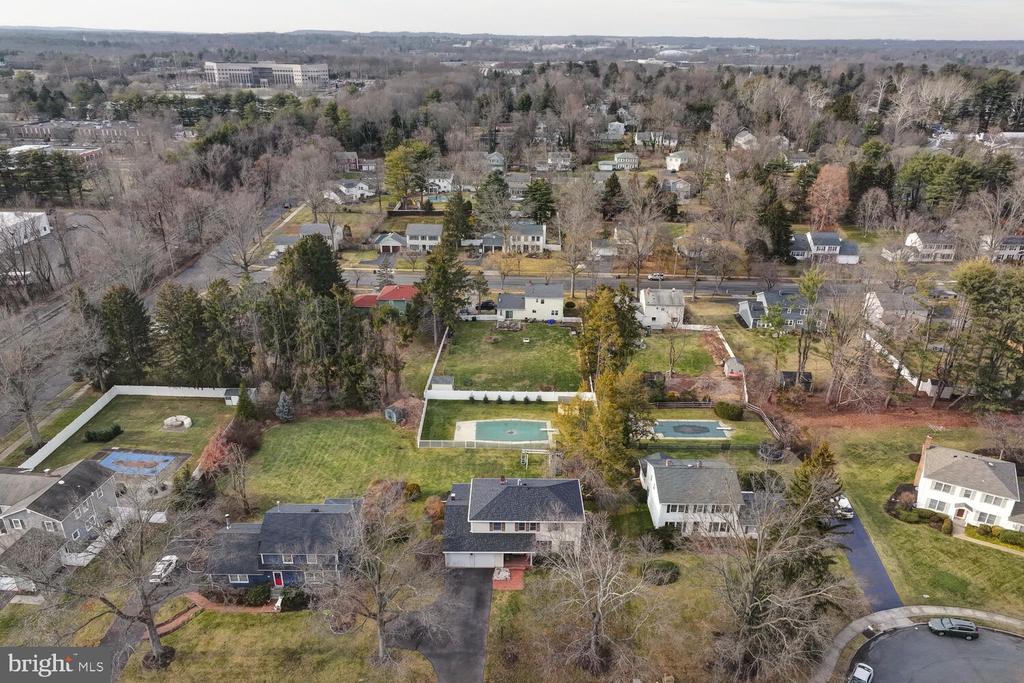 6 COVENTRY CIRCLE