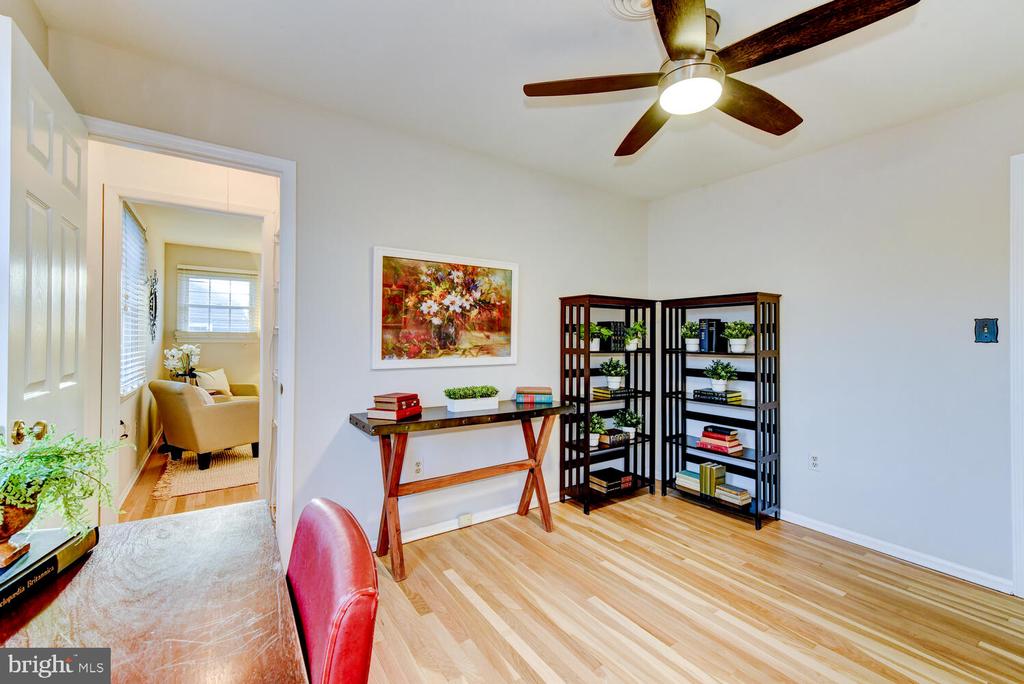 6 COVENTRY CIRCLE
