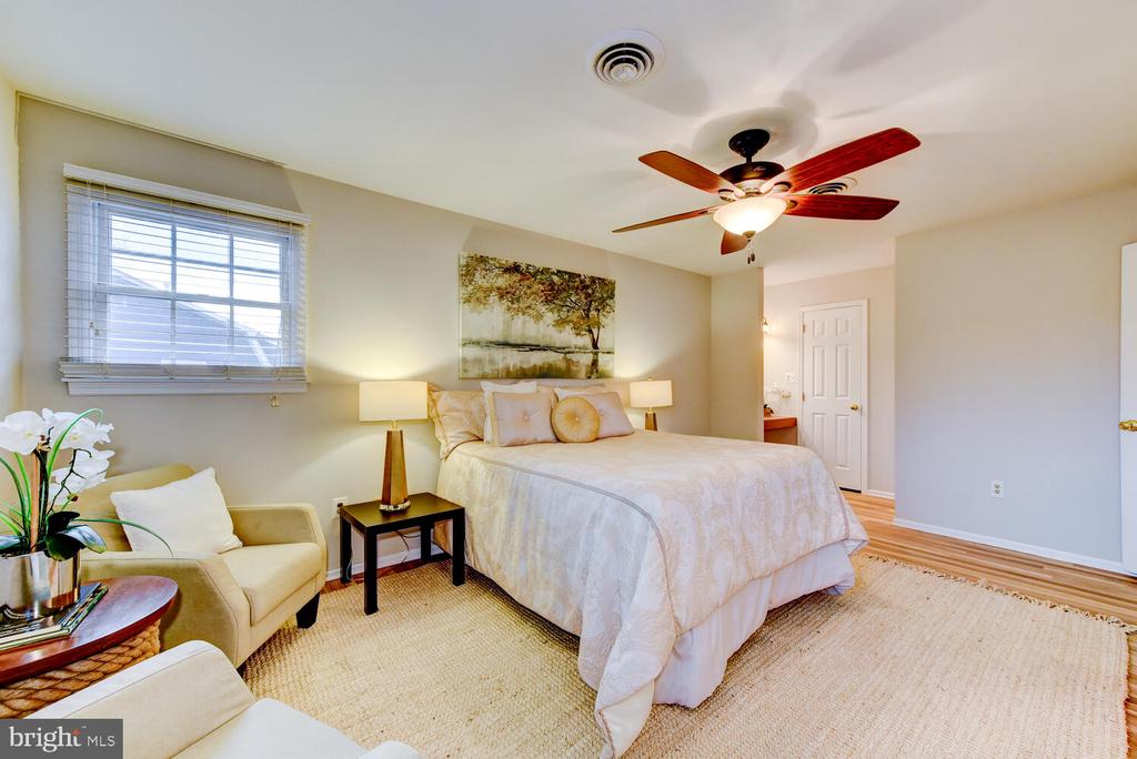 6 COVENTRY CIRCLE
