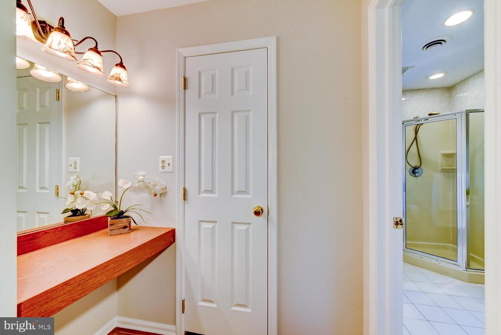 6 COVENTRY CIRCLE
