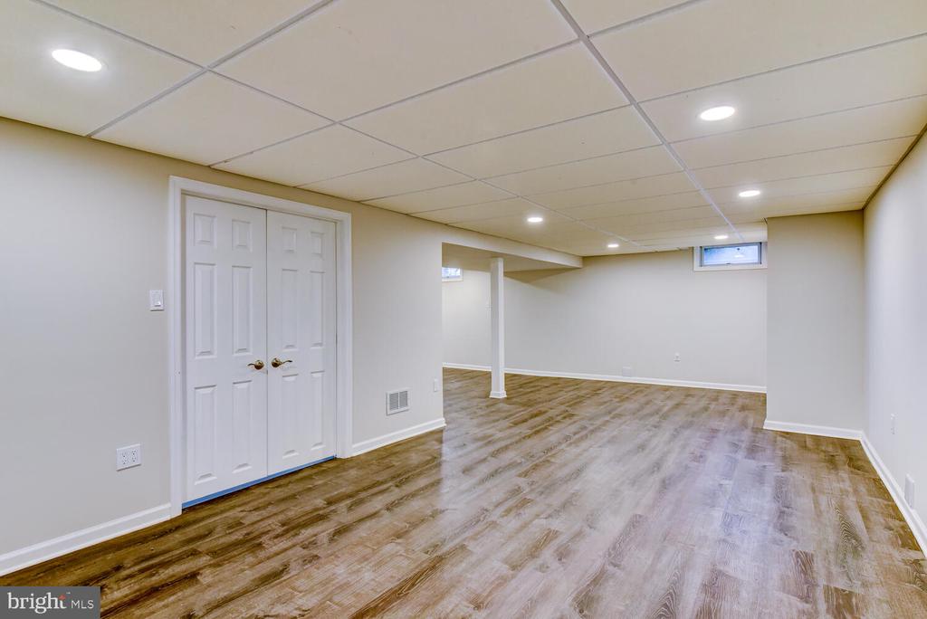 6 COVENTRY CIRCLE
