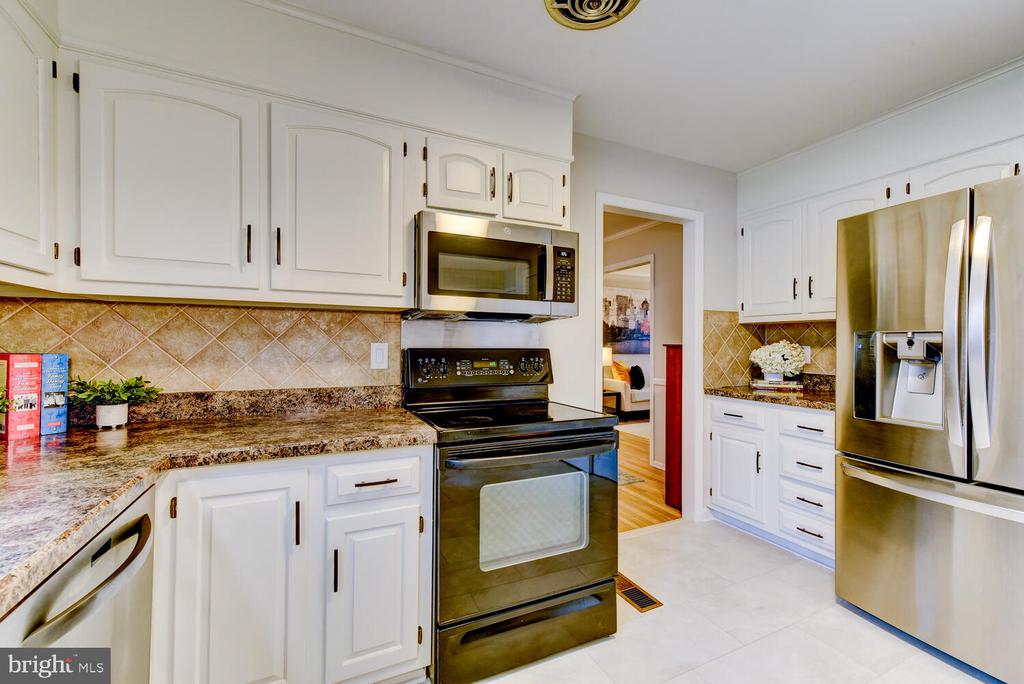 6 COVENTRY CIRCLE