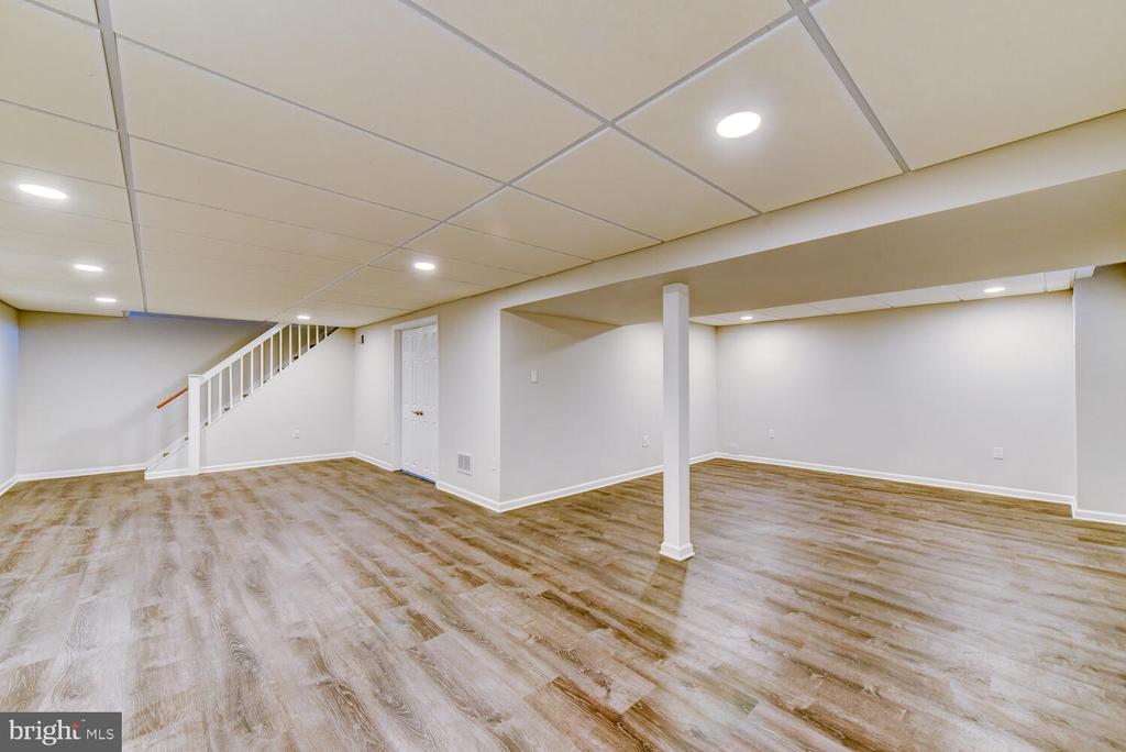 6 COVENTRY CIRCLE