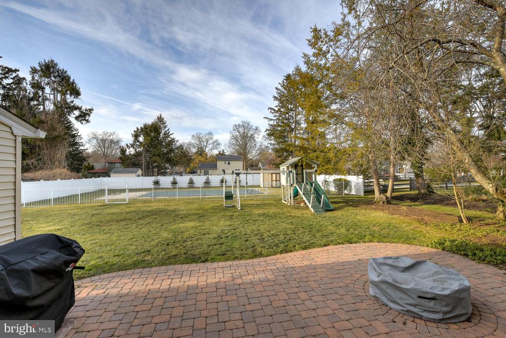 6 COVENTRY CIRCLE