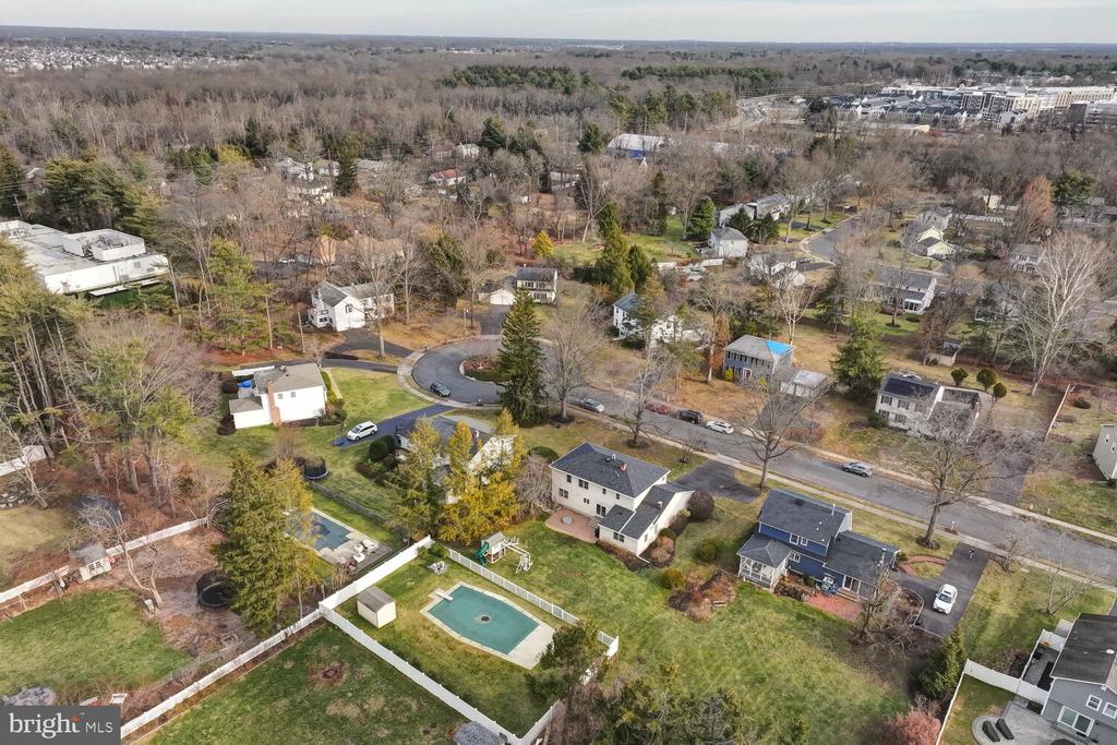 6 COVENTRY CIRCLE