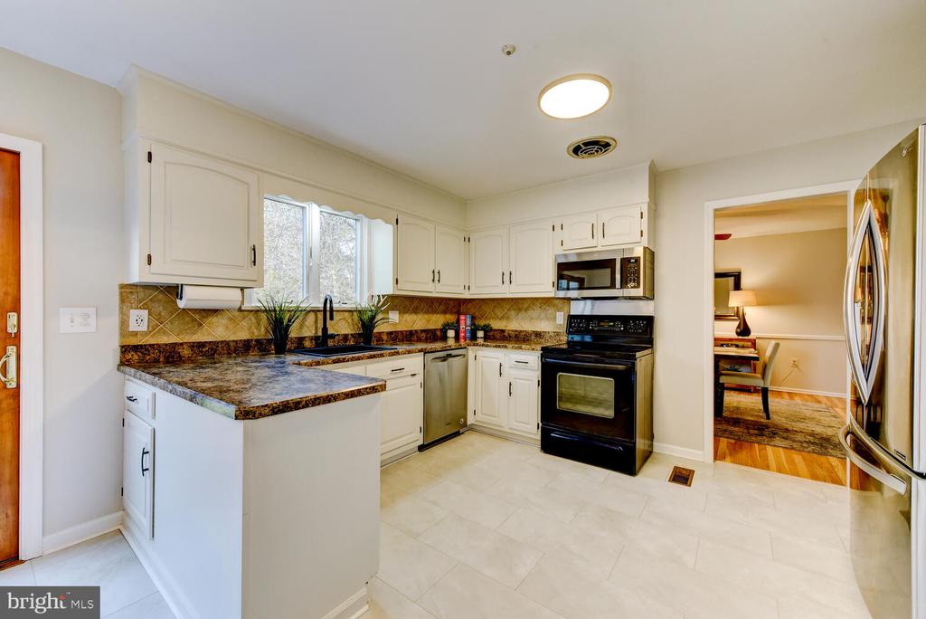 6 COVENTRY CIRCLE