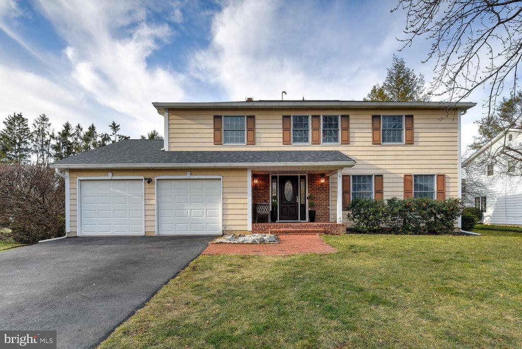6 COVENTRY CIRCLE