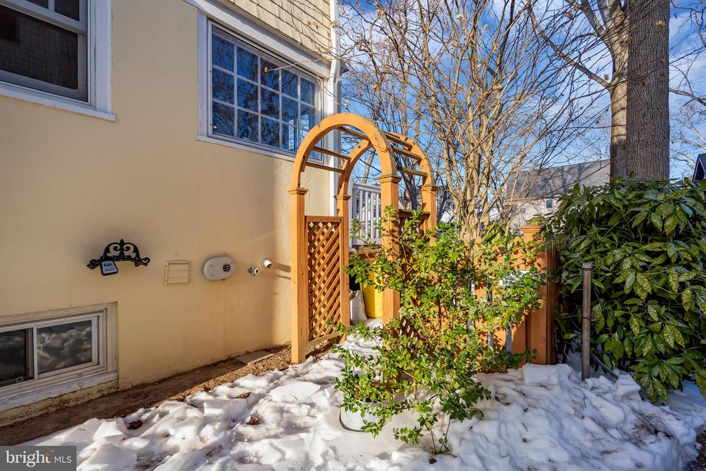 33 JEFFERSON ROAD