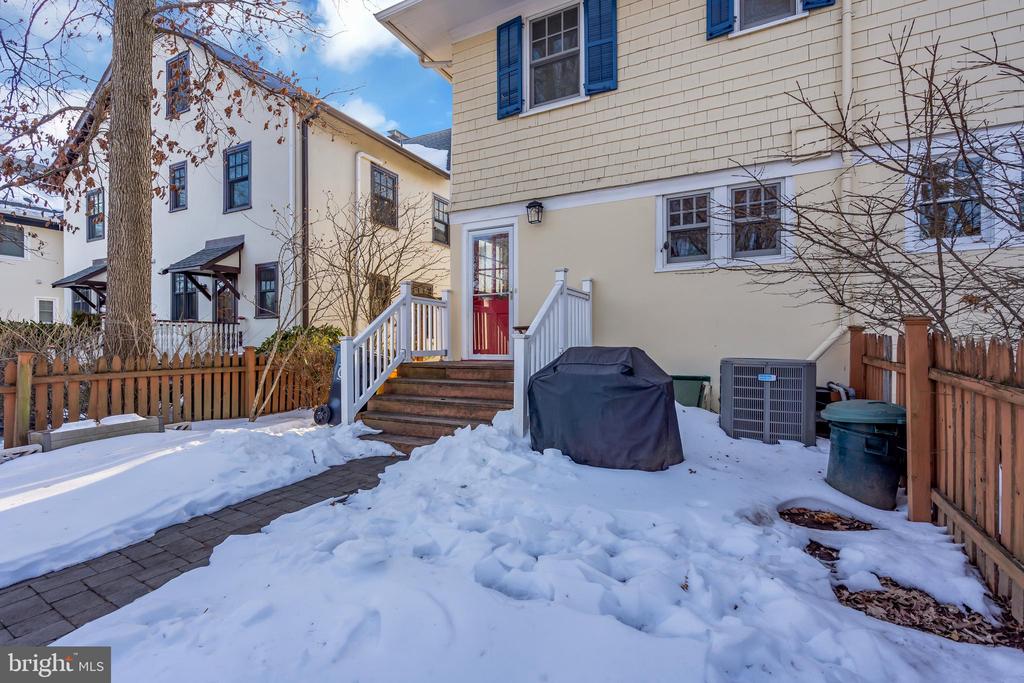 33 JEFFERSON ROAD