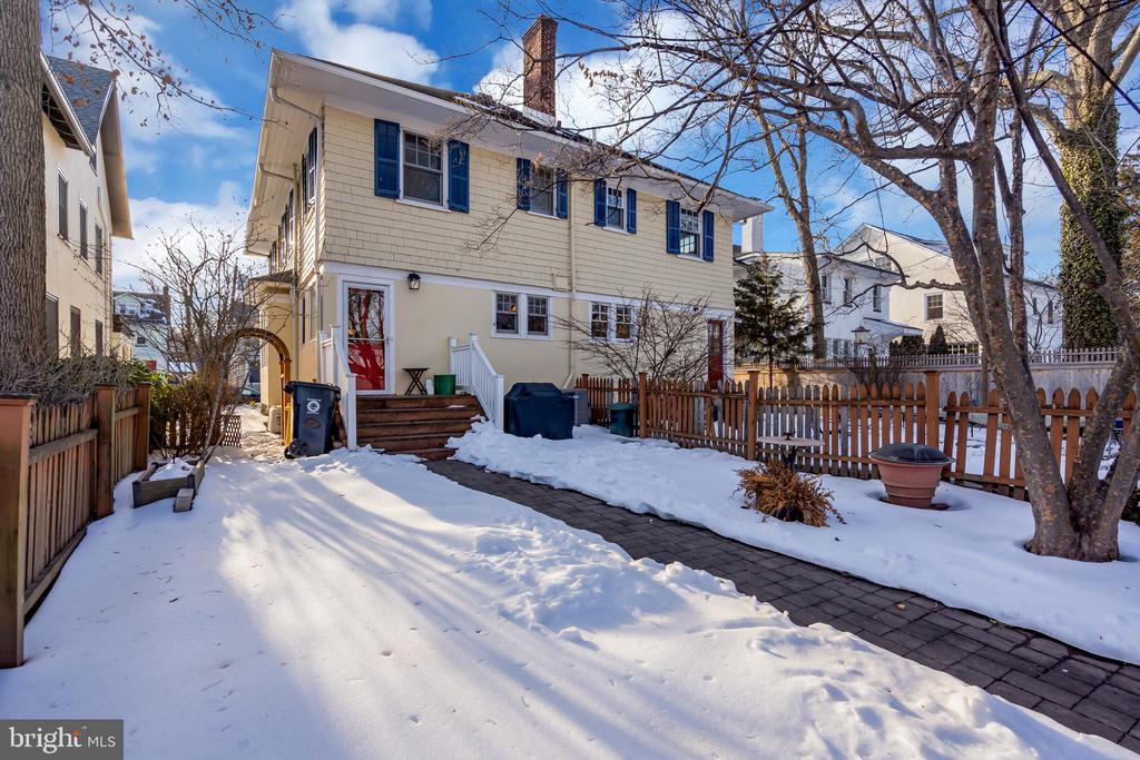 33 JEFFERSON ROAD