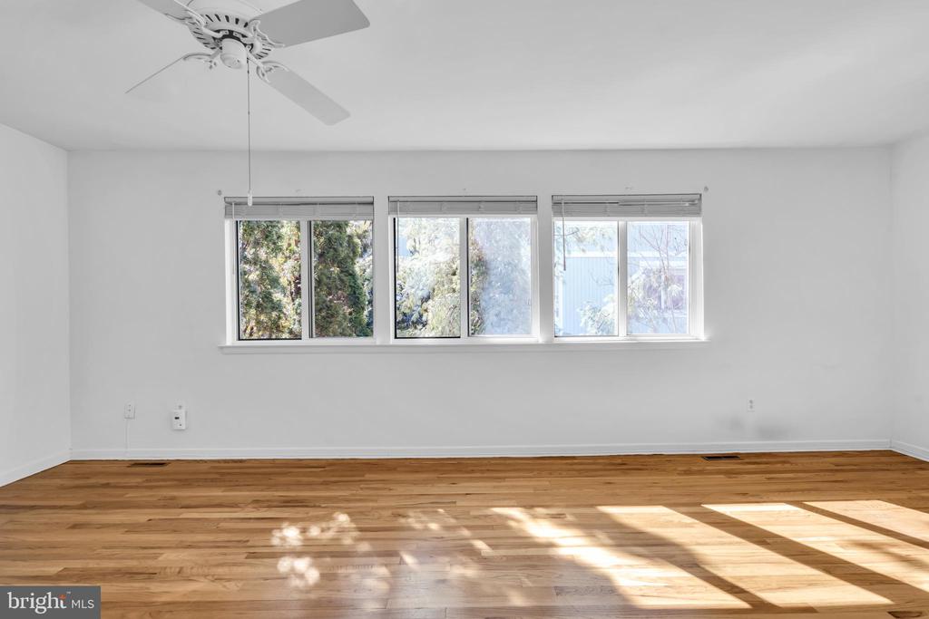 32 GORDON WAY