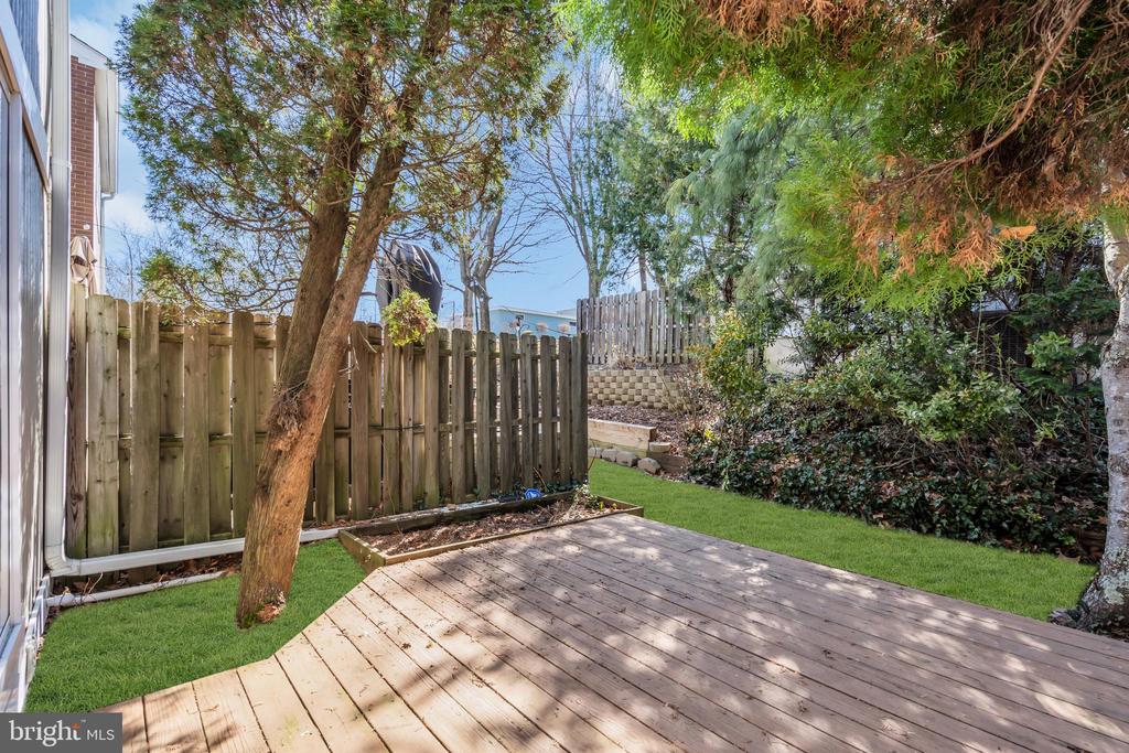 32 GORDON WAY