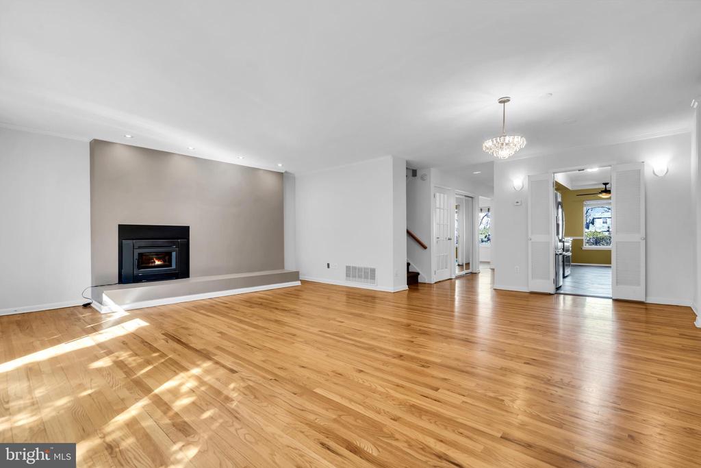 32 GORDON WAY