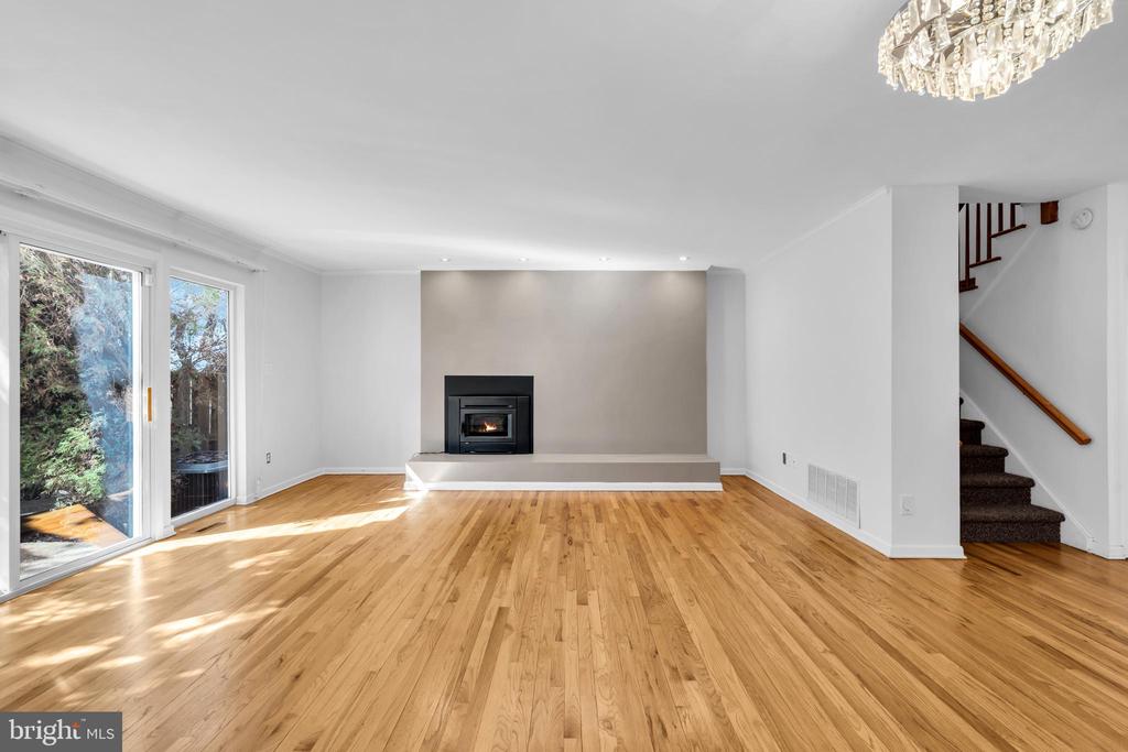 32 GORDON WAY