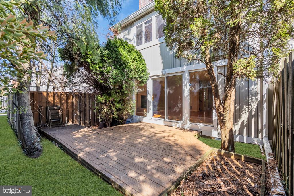 32 GORDON WAY