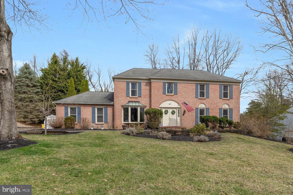 41 LAWRENCIA DRIVE