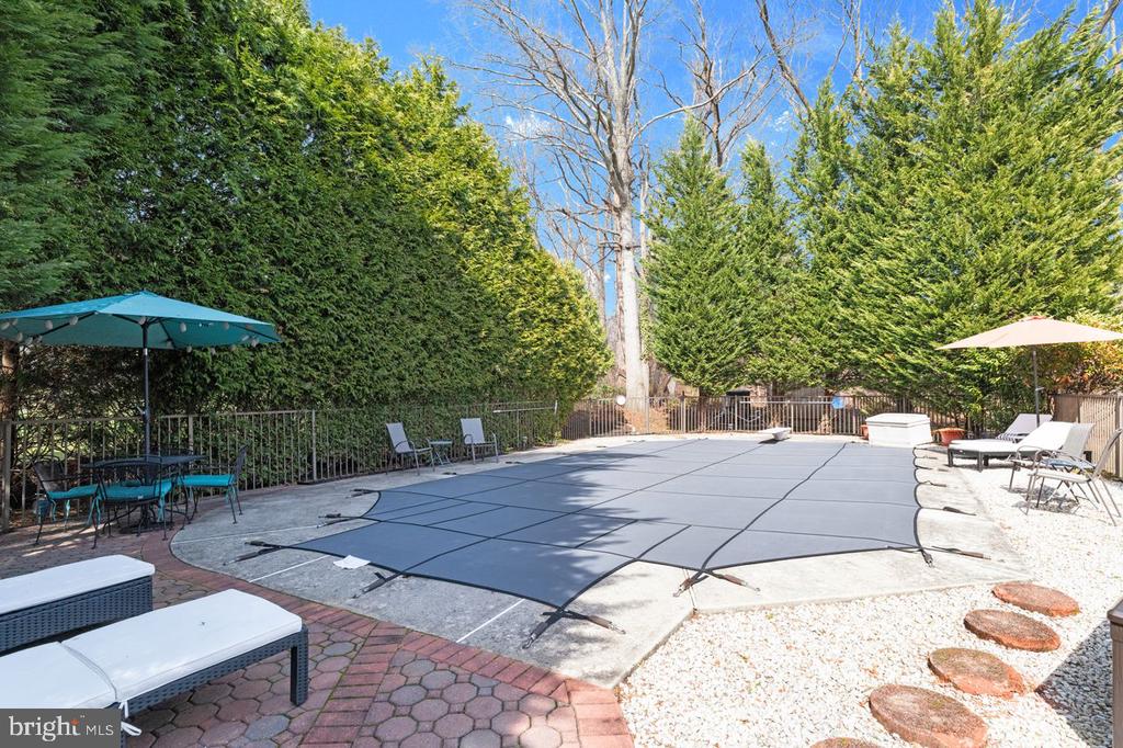 41 LAWRENCIA DRIVE