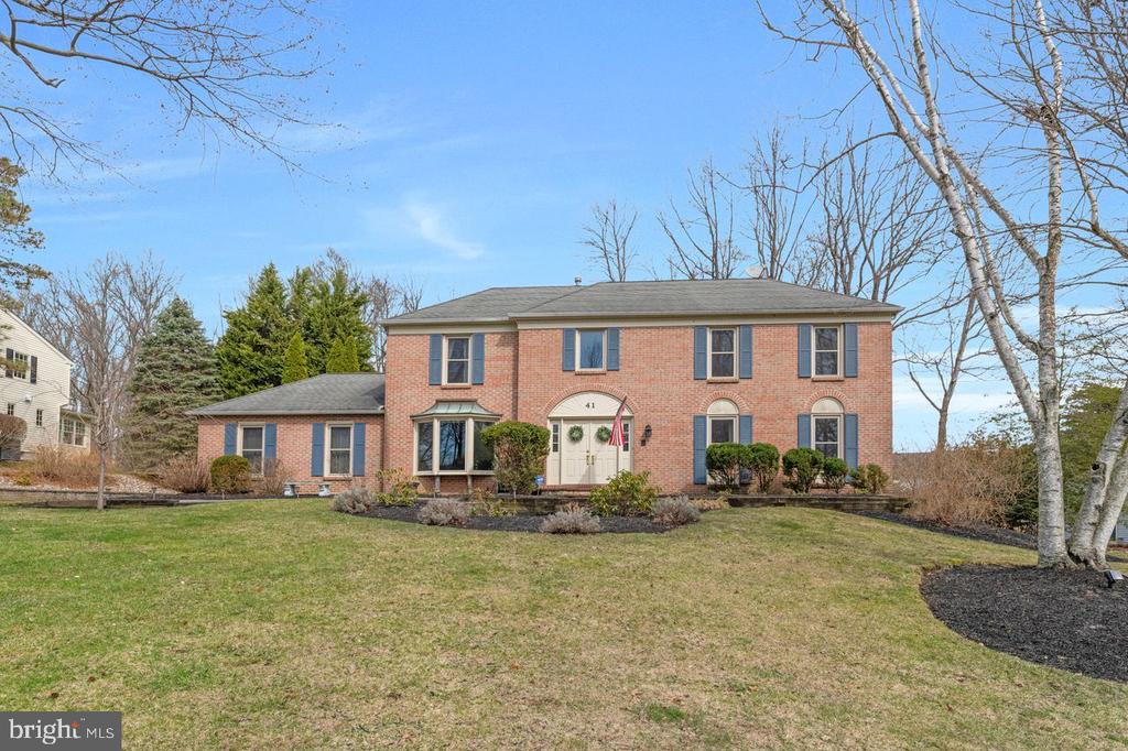 41 LAWRENCIA DRIVE