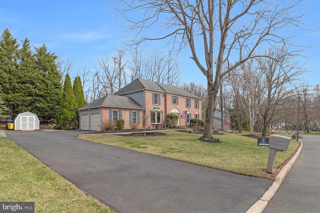 41 LAWRENCIA DRIVE