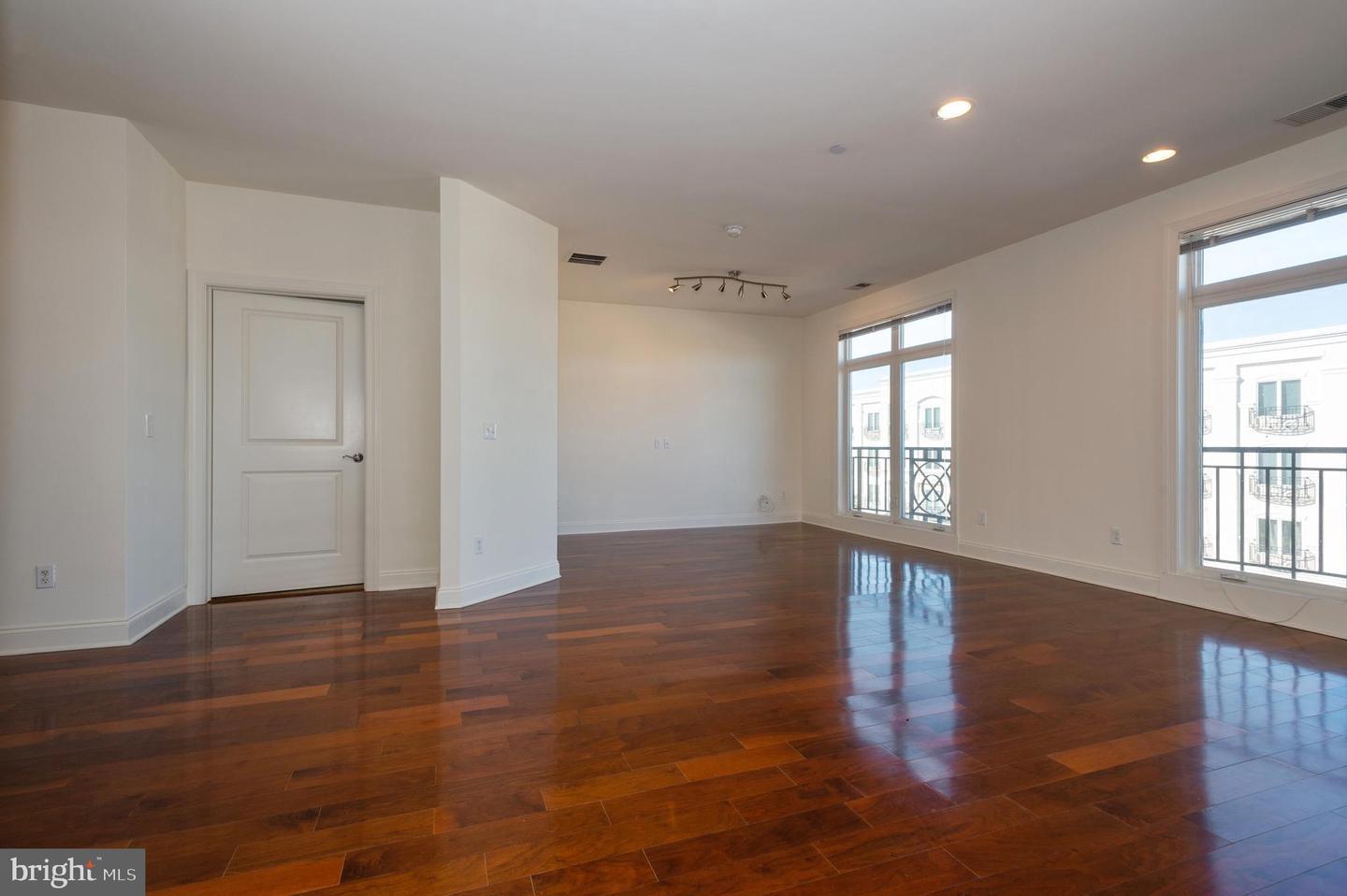 2 N COMMERCE SQUARE 302