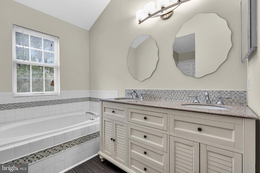 206 SANDPIPER COURT