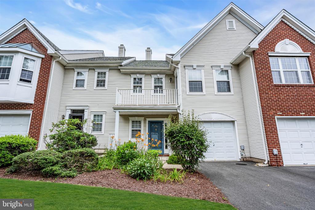 206 SANDPIPER COURT