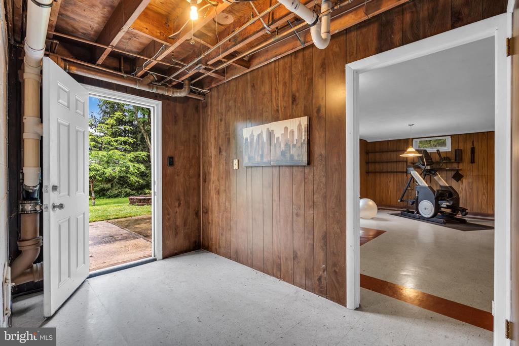 83 HART AVENUE