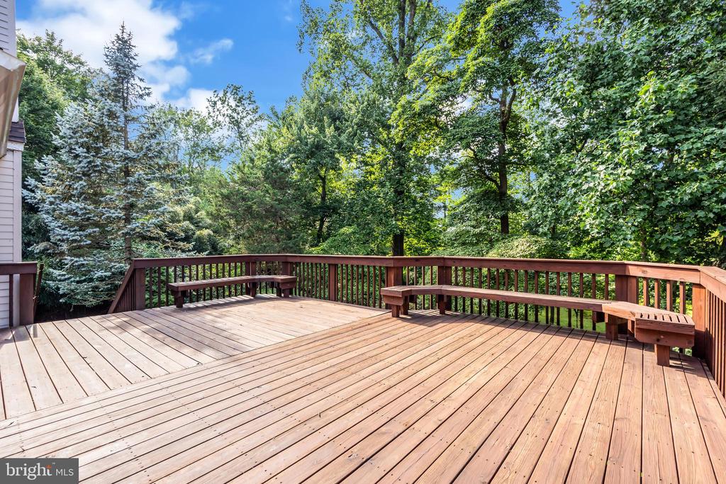 17 STONEWALL CIRCLE