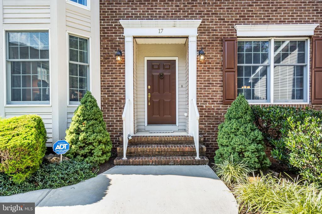 17 STONEWALL CIRCLE