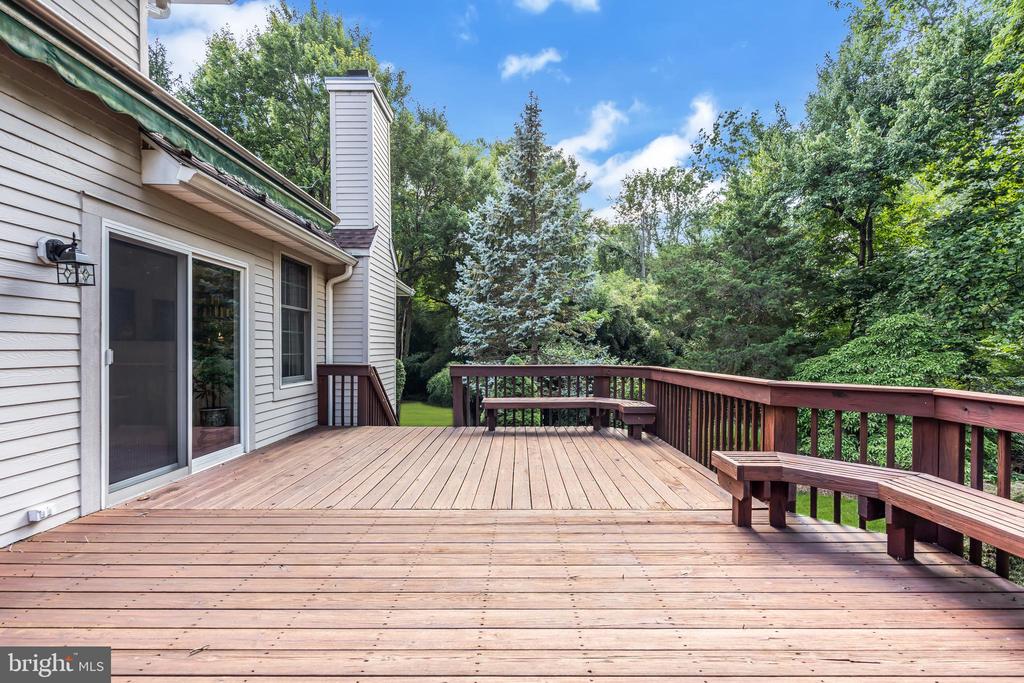 17 STONEWALL CIRCLE