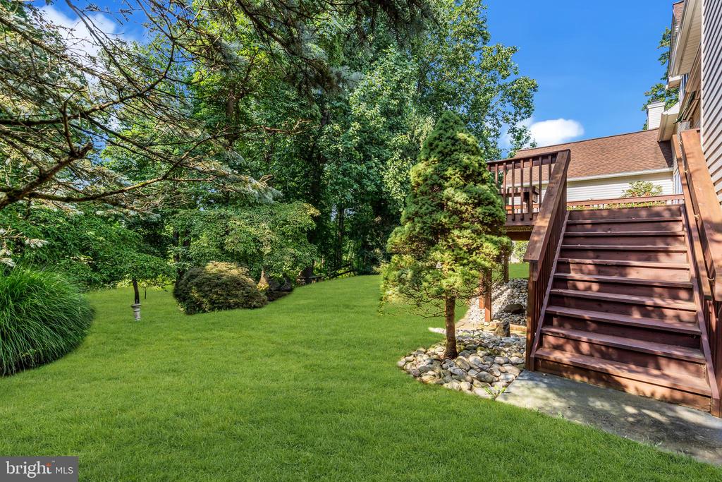 17 STONEWALL CIRCLE