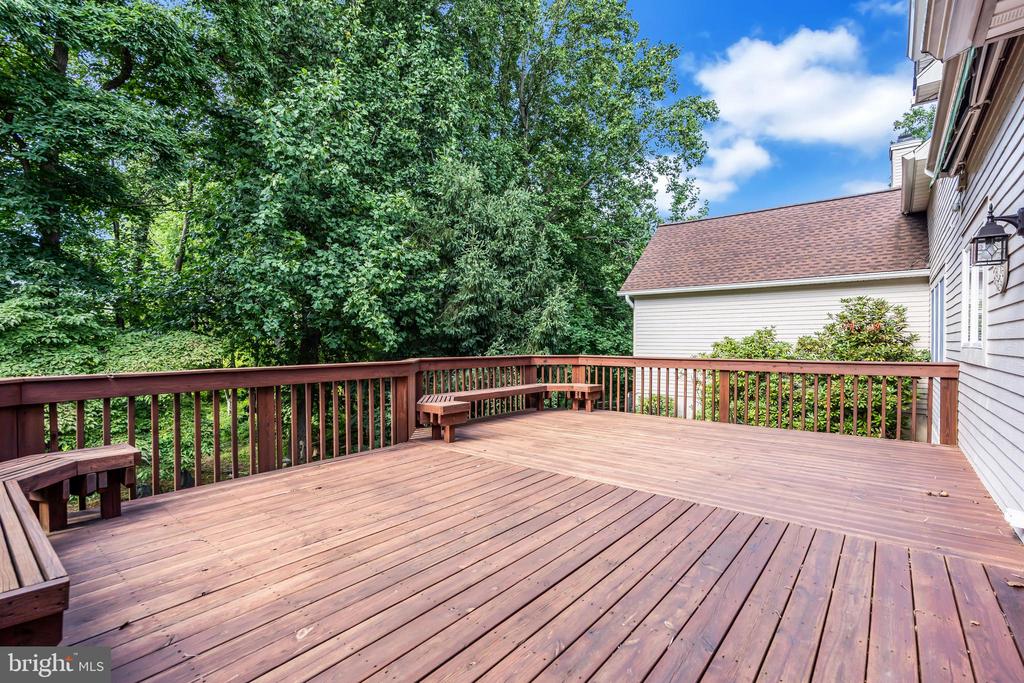 17 STONEWALL CIRCLE