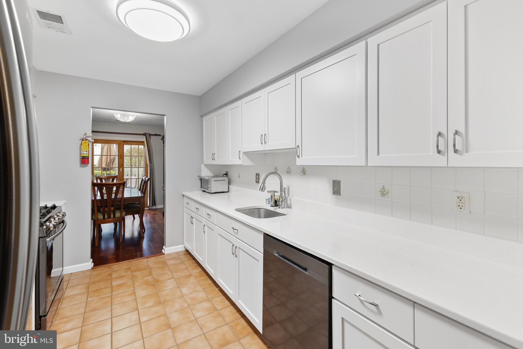 31 Fair Acres Ct
