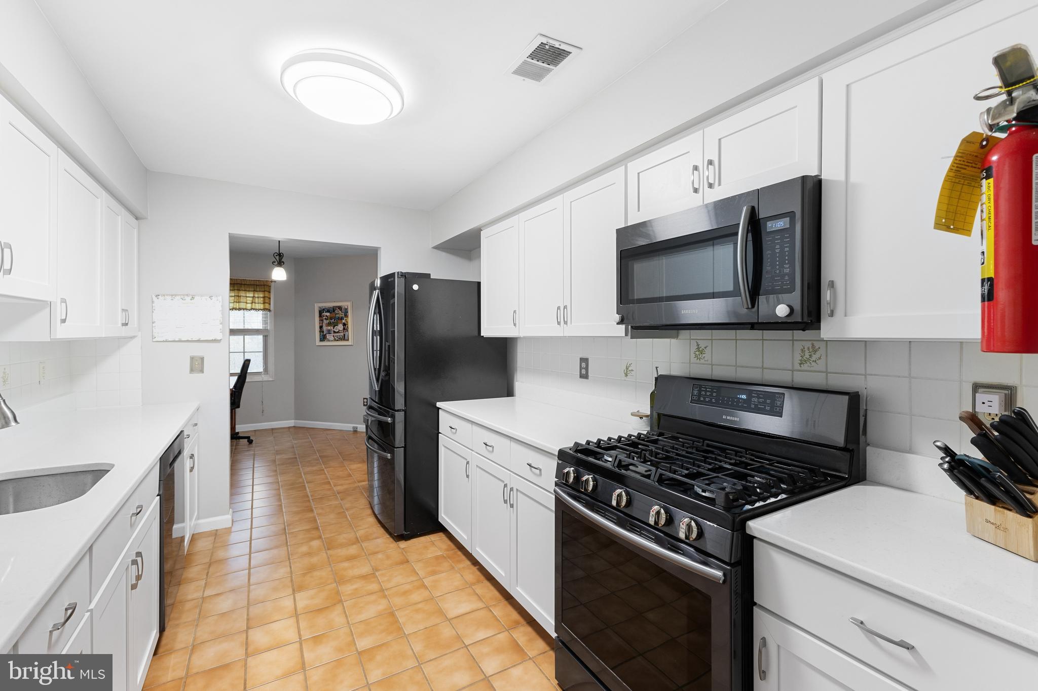 31 Fair Acres Ct