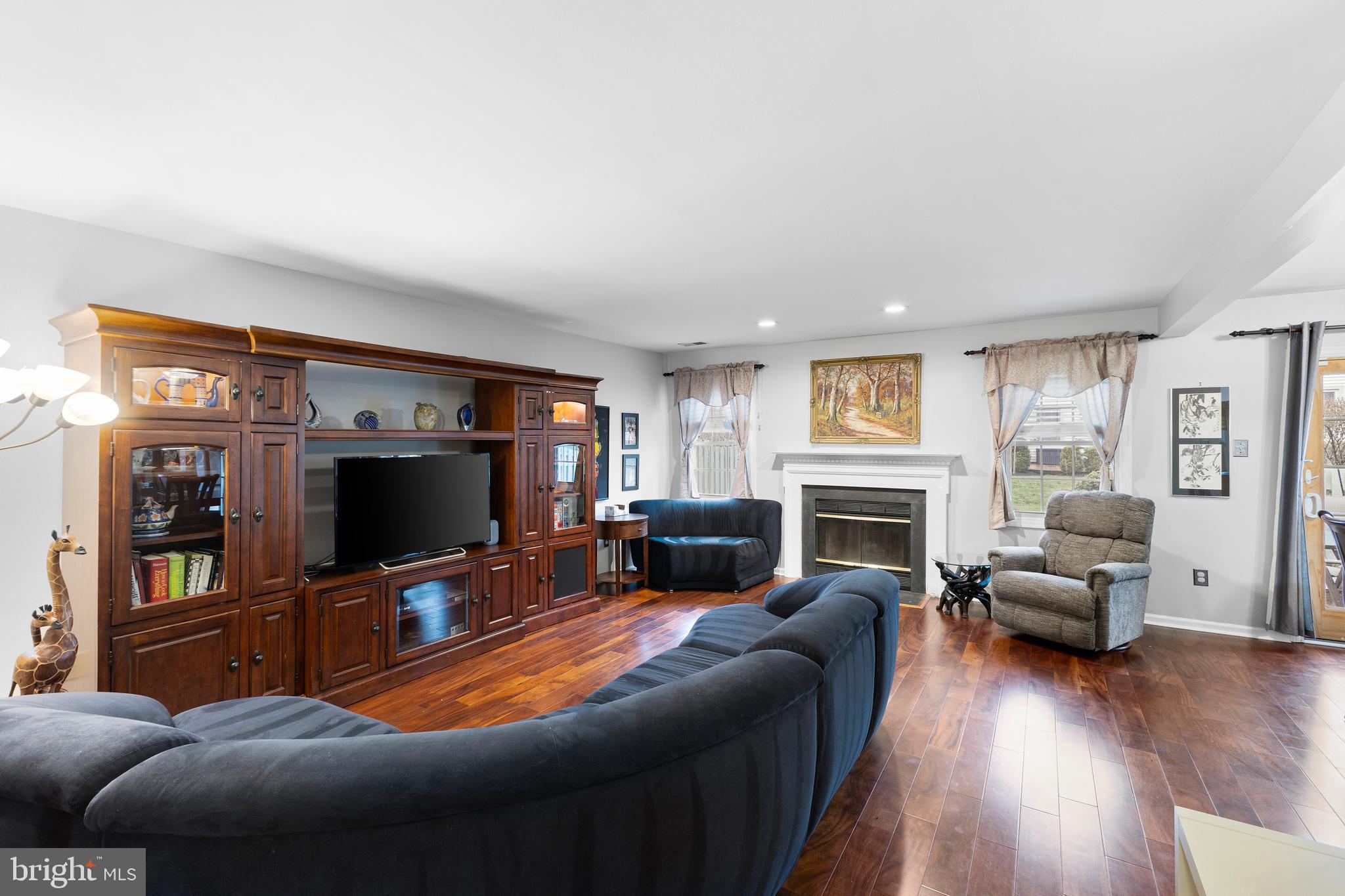 31 Fair Acres Ct