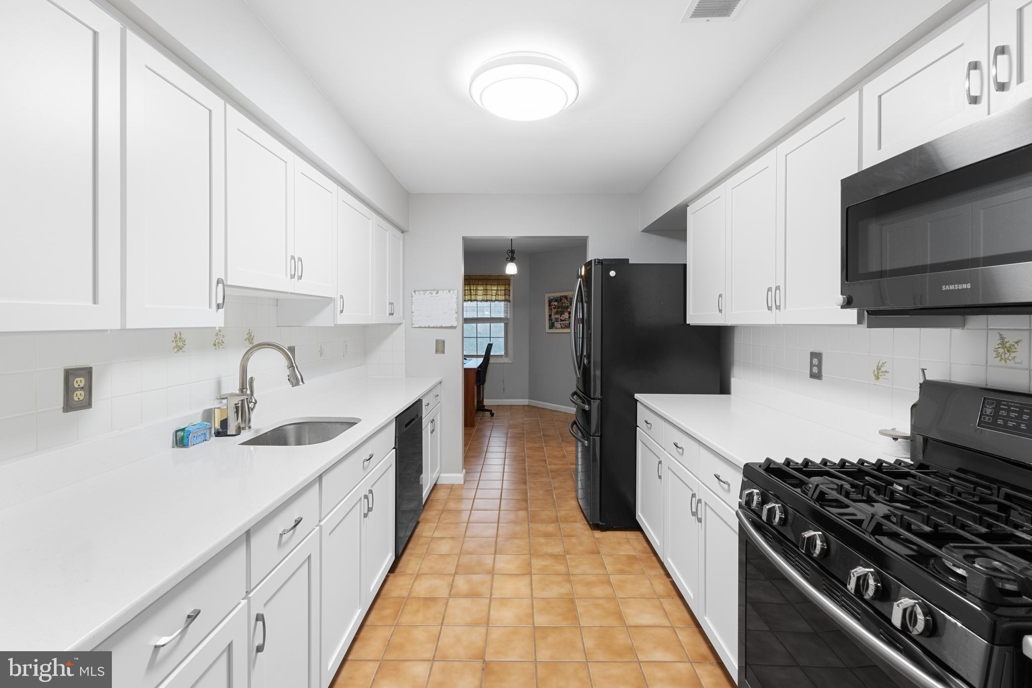 31 Fair Acres Ct