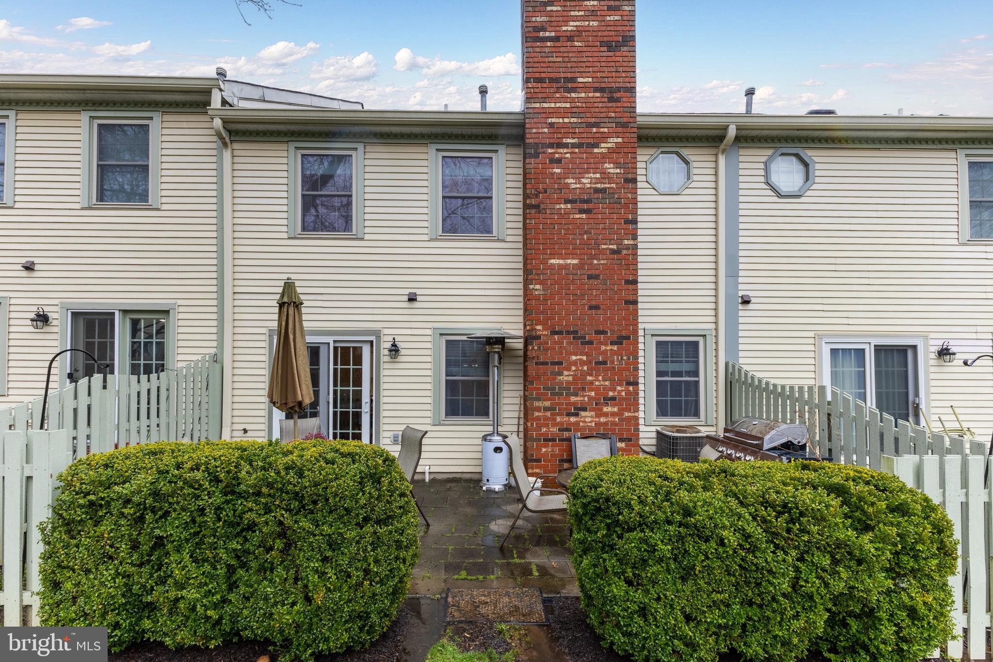 31 Fair Acres Ct