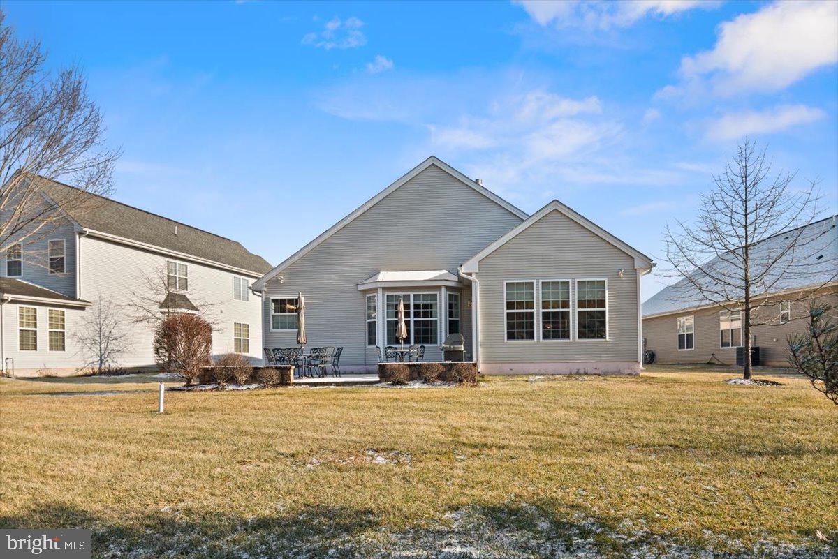 16 Stony Path Dr