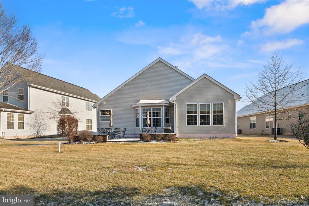 16 Stony Path Dr
