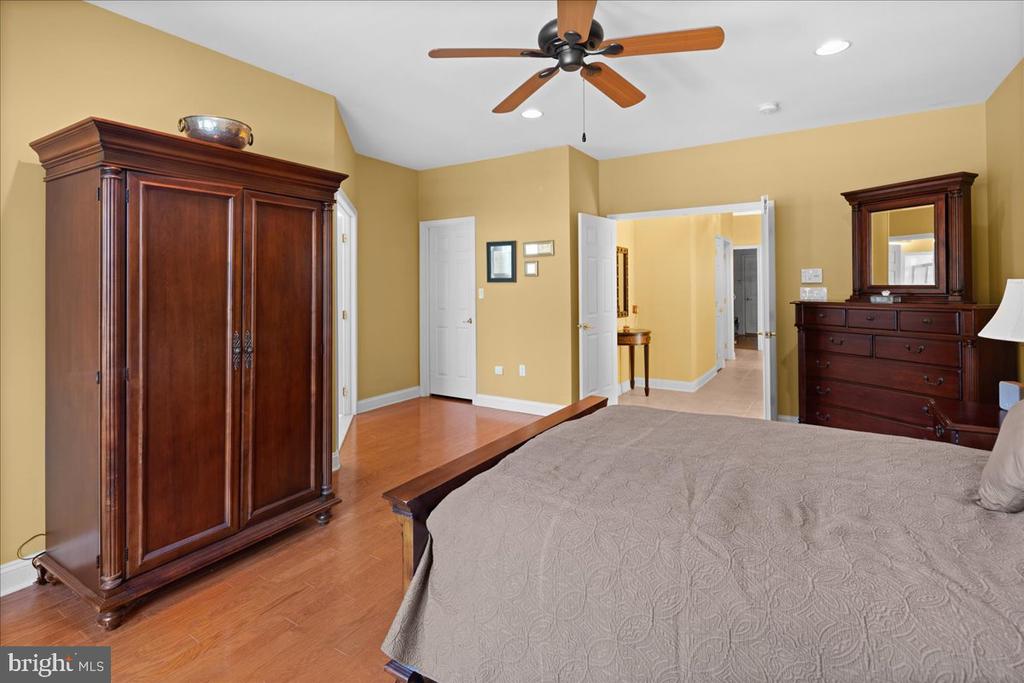 16 Stony Path Dr