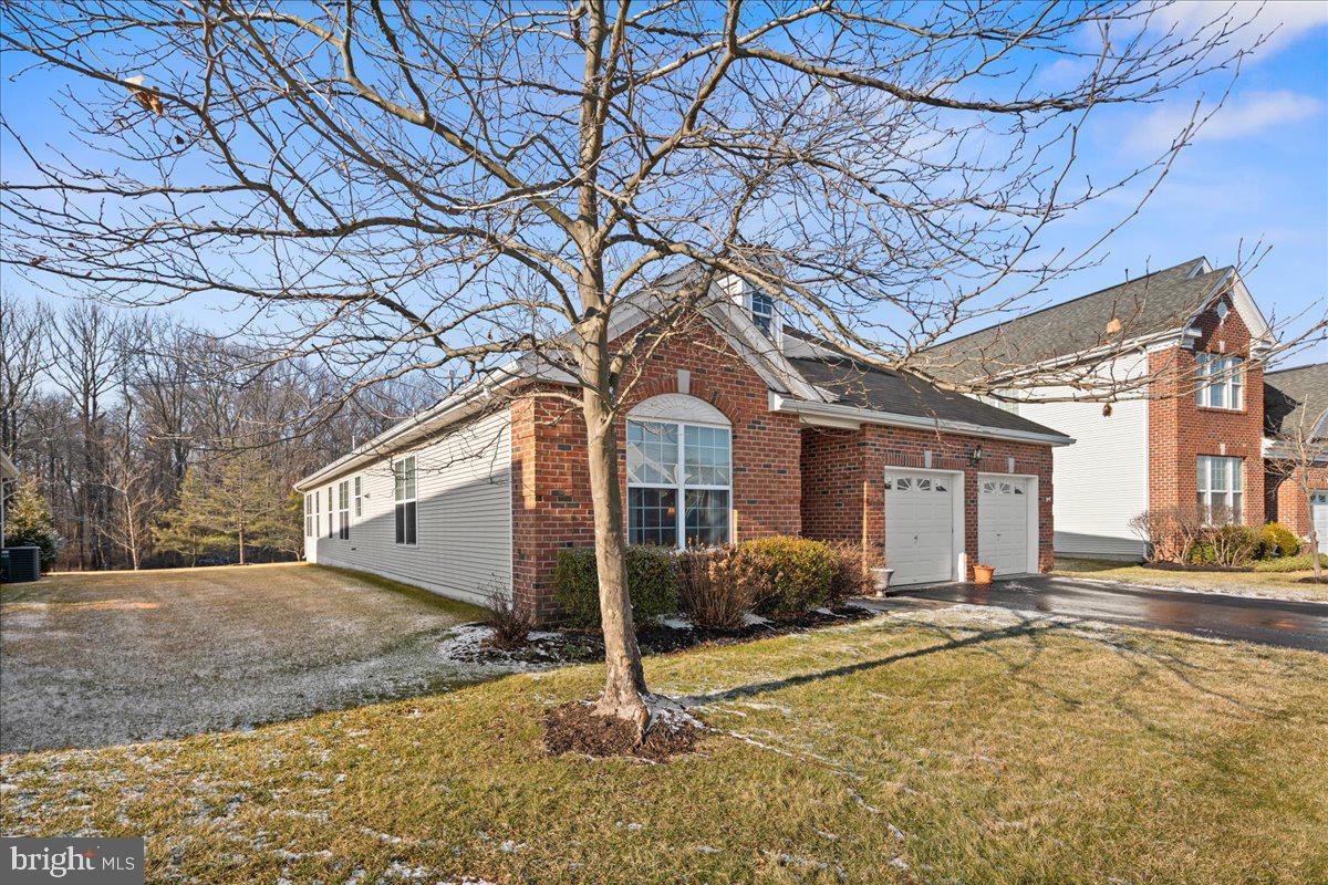 16 Stony Path Dr