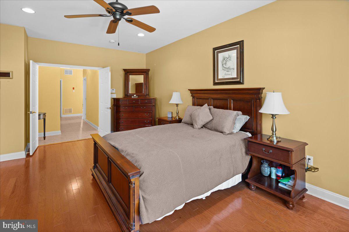 16 Stony Path Dr