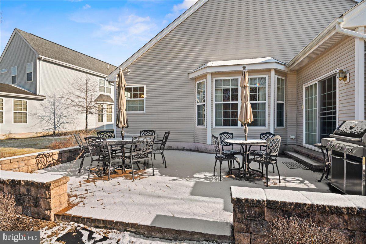 16 Stony Path Dr