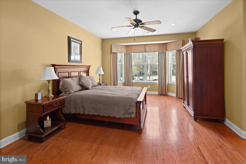 16 Stony Path Dr